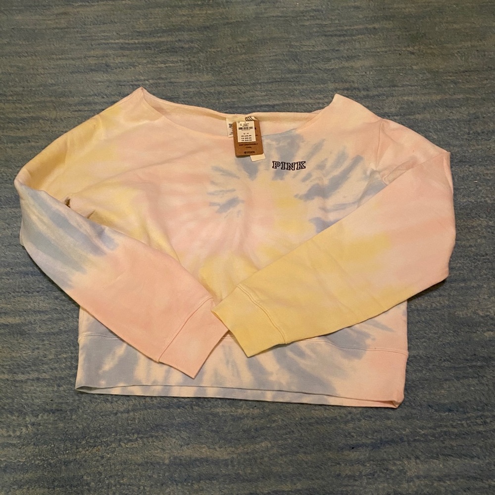 VS pink cropped sweatshirt!